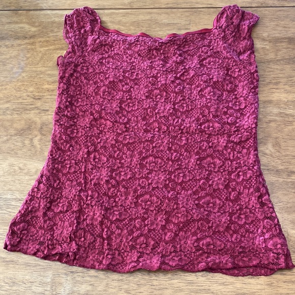 Red floral tee - Picture 3 of 3